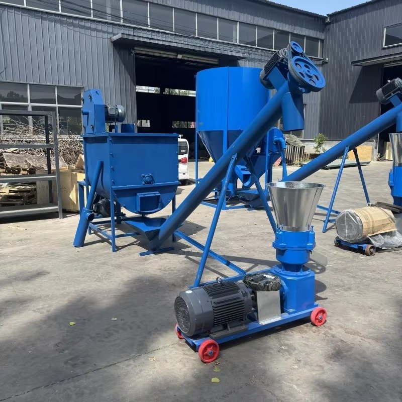 Medium capacity feed pelletizing machine for livestock