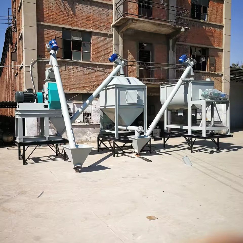 Wholesale Feed Machine Deals for Nigerian Agents 8 Nigerian poultry farmer examining feed pellets from MAIKONG feed pellet machine